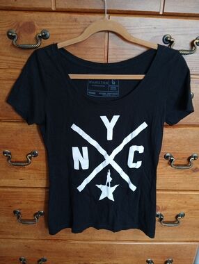 Hamilton The Musical NYC Graphic Scoop Neck Tee. Size : Medium